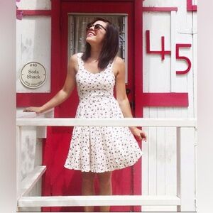 Lauren Conrad LC Minnie Mouse Disney Dress with open back Retro Size 6